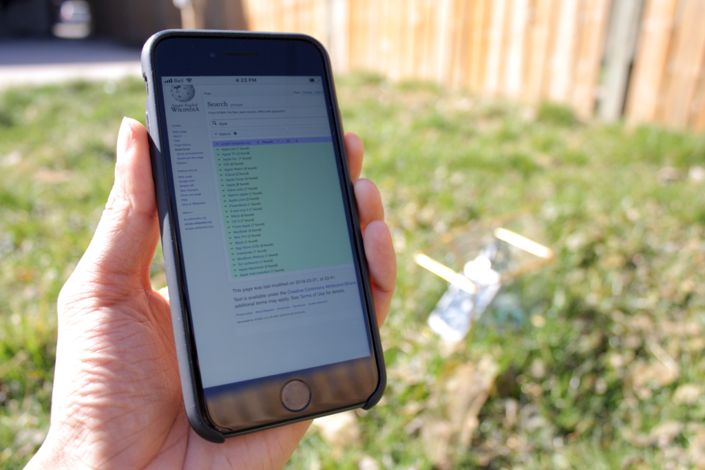 Smartphone connecting to Wikipedia through a nearby Raspberry interface for Xowa